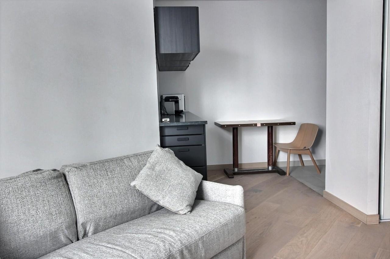 Apartment Parisian I 1 I 921 *